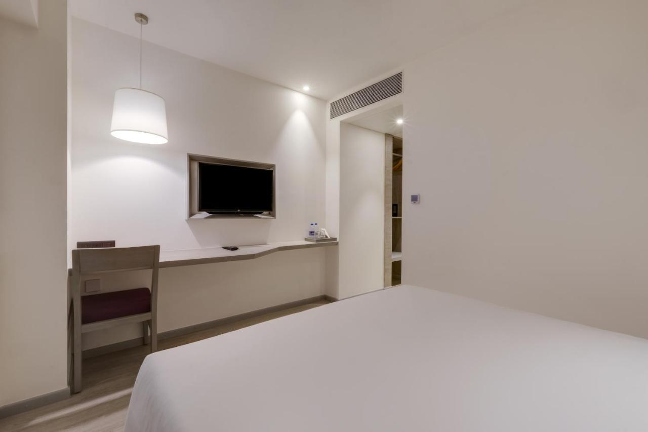 7 Apple Hotel Mahape, نافي مومباي المظهر الخارجي الصورة